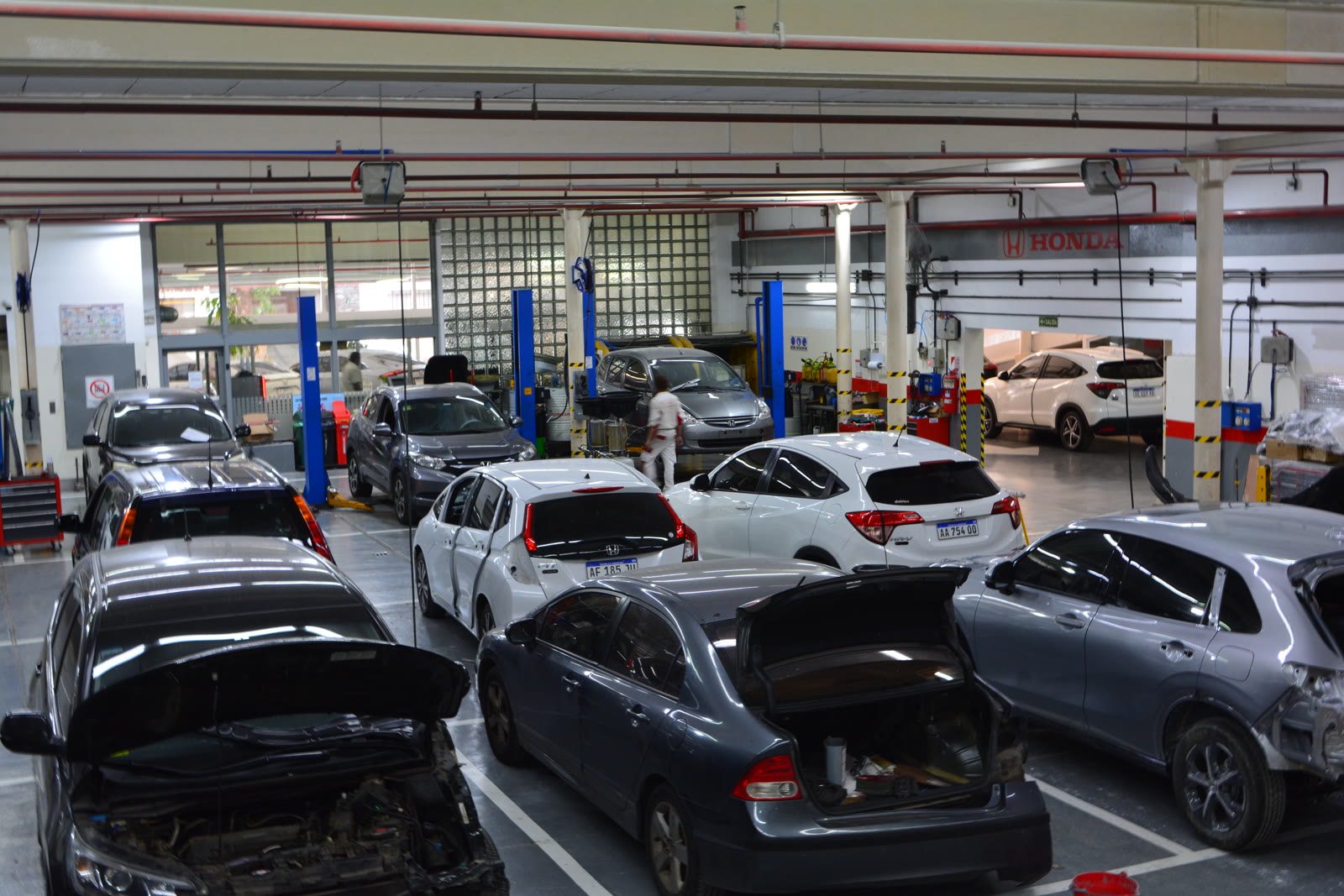 Taller de Lorraine SCA, Service Oficial Honda, trabajando en mantenimiento programado